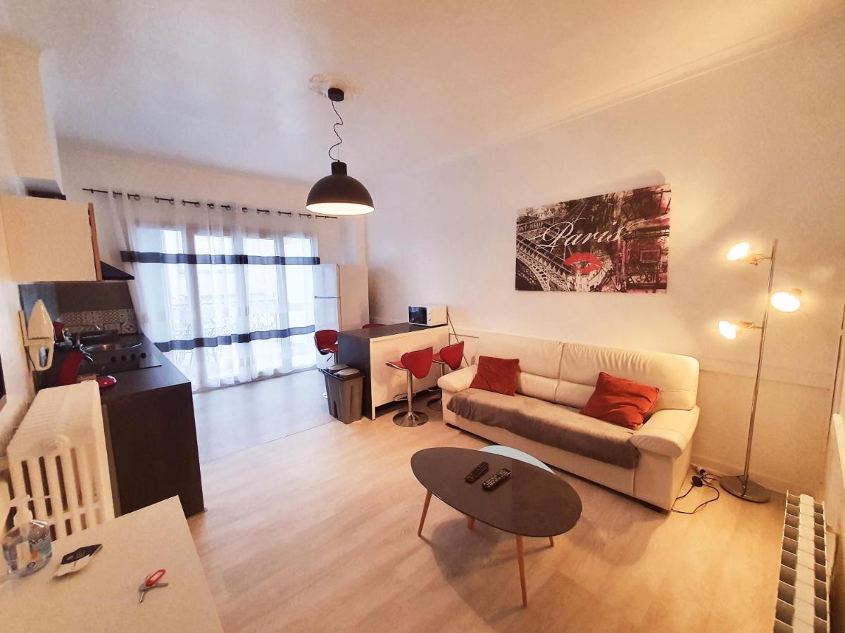 Grand T3 Avec Terrasse Centre Ville Bellac Exterior foto