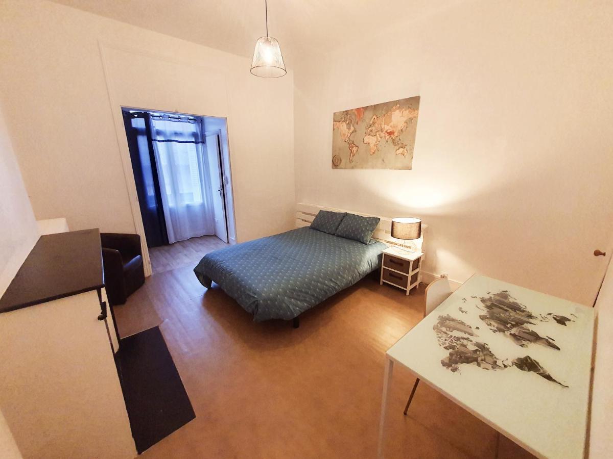 Grand T3 Avec Terrasse Centre Ville Bellac Exterior foto