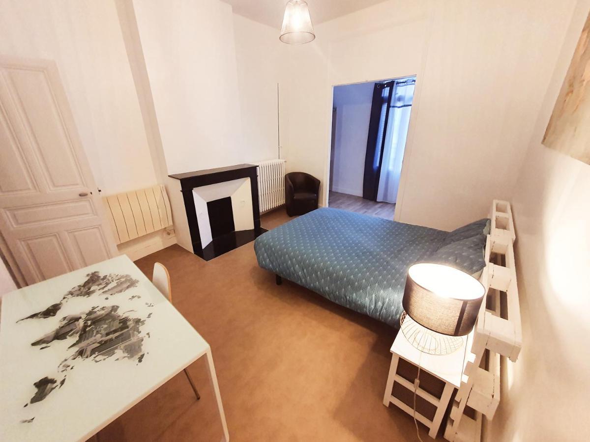 Grand T3 Avec Terrasse Centre Ville Bellac Exterior foto